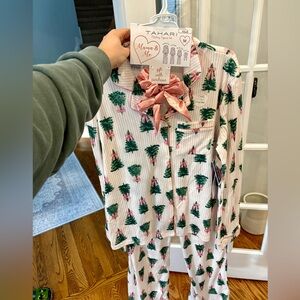 Tahari Women's Viral Christmas tree and bow pajamas